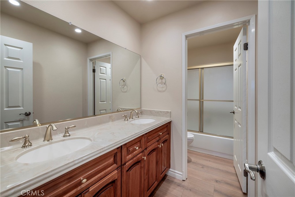 5595 Avenida Adobe