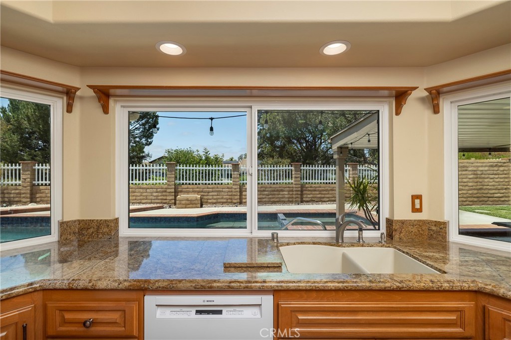 5595 Avenida Adobe