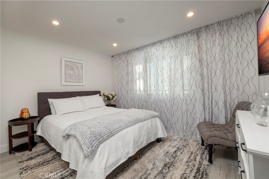 1585 S Coast 31
