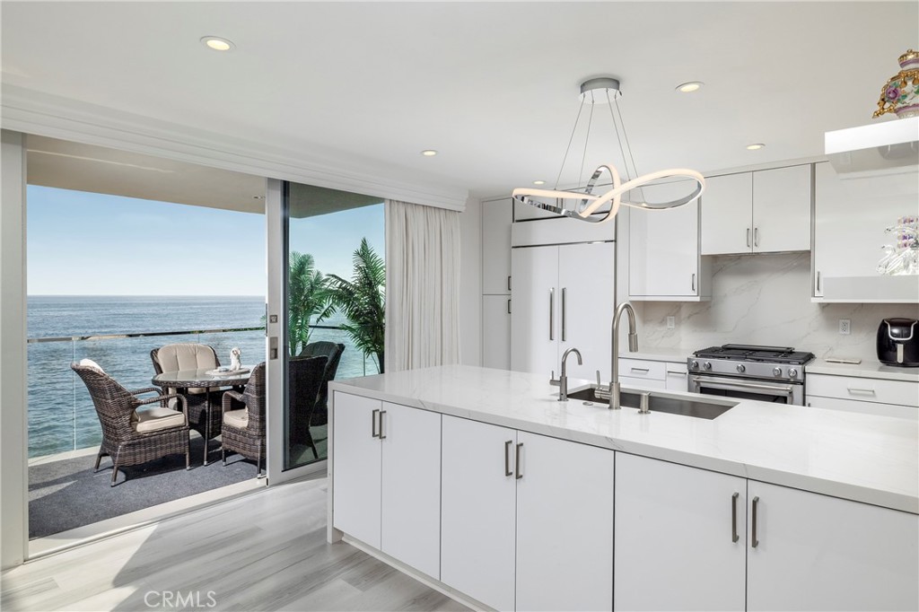 1585 S Coast 31