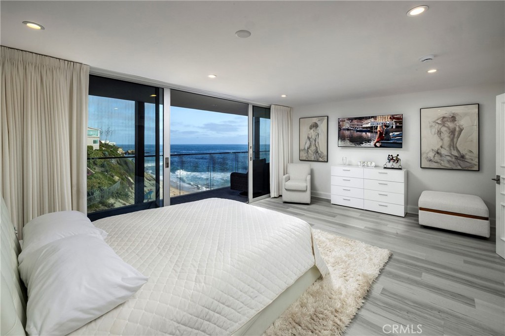 1585 S Coast 31