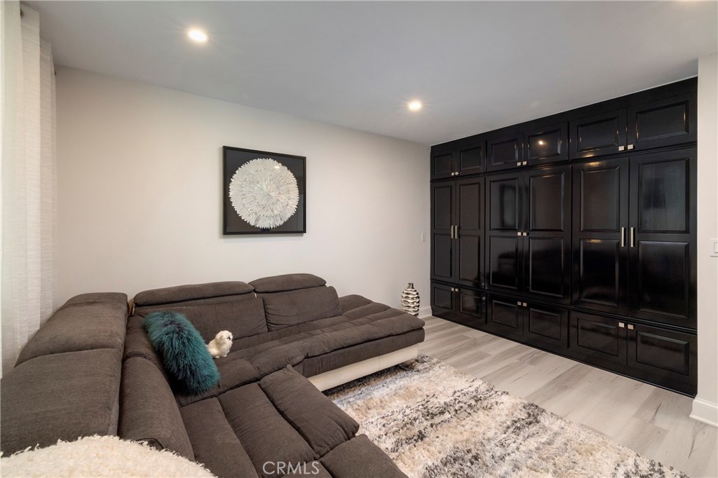 1585 S Coast 31