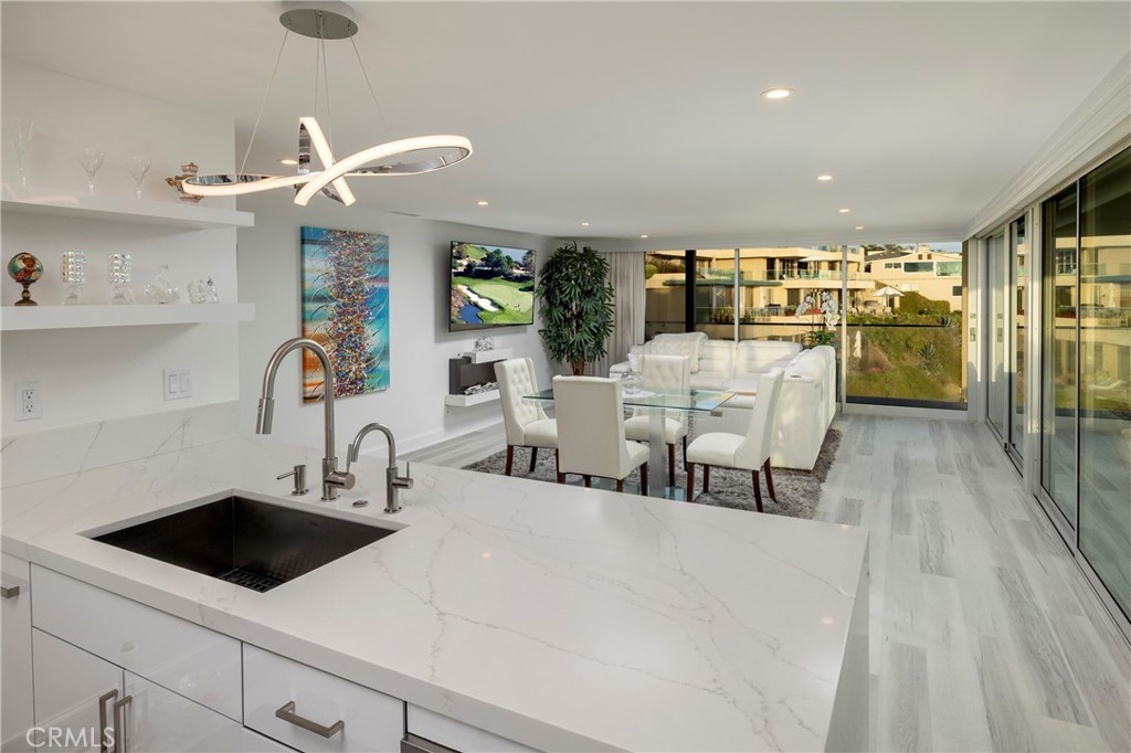1585 S Coast 31