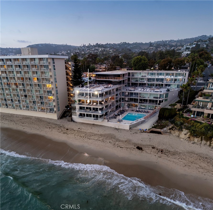 1585 S Coast 31