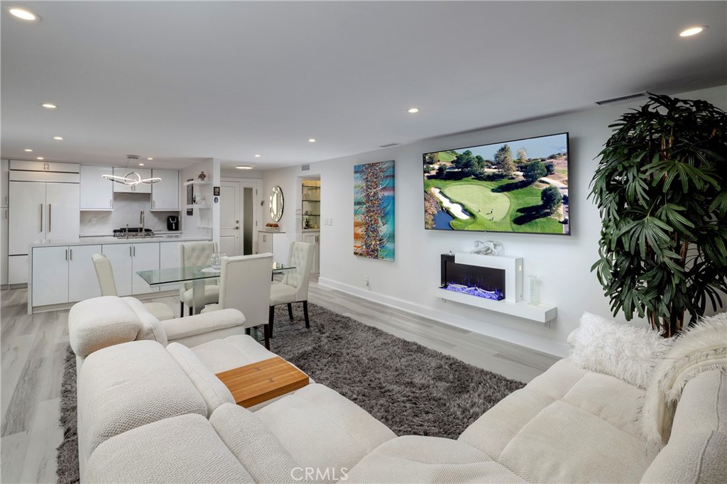 1585 S Coast 31