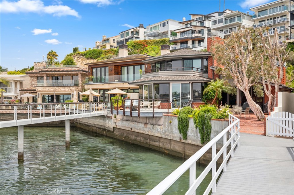 107 Bayside Place