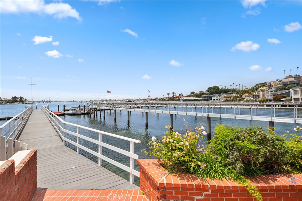 107 Bayside Place