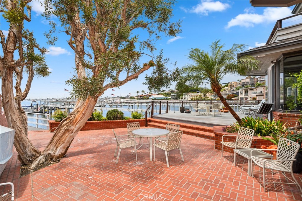 107 Bayside Place