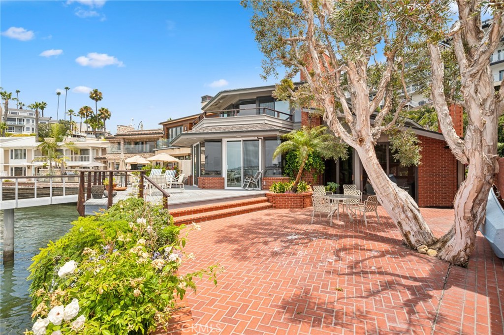 107 Bayside Place
