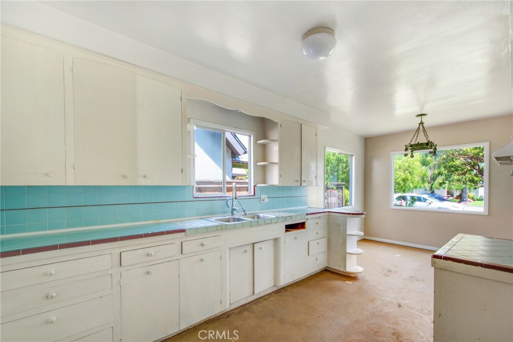 511 Santa Ana Avenue