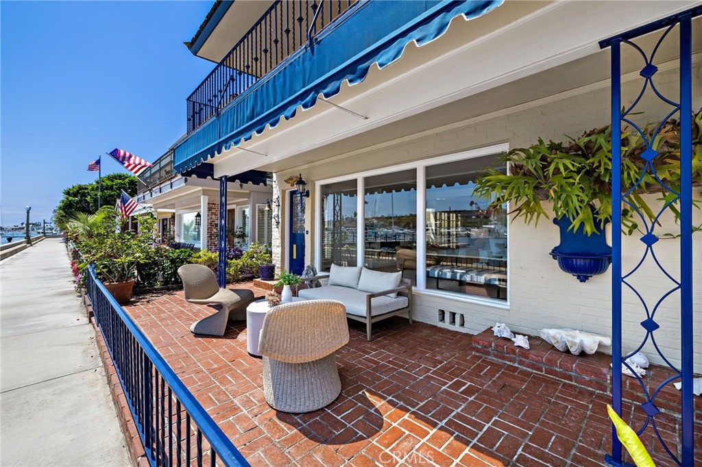 117 E Bay Front