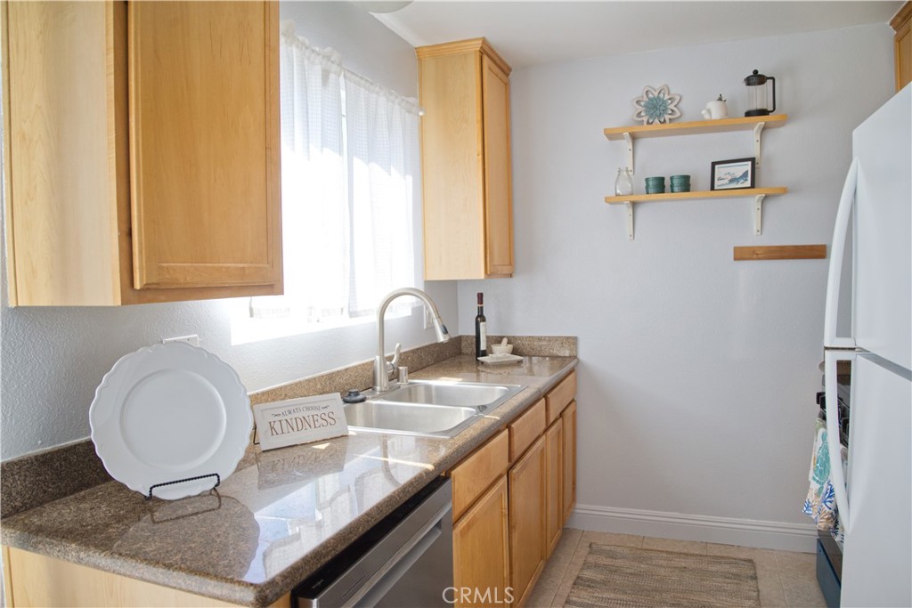 3535 Madison Avenue 205