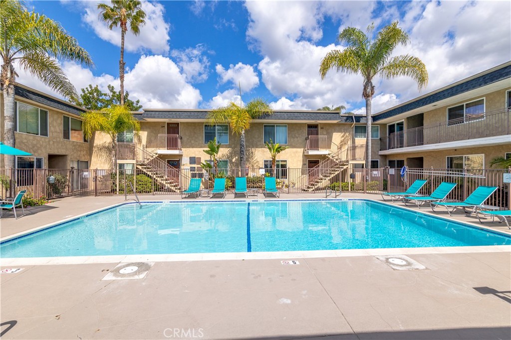 3535 Madison Avenue 205