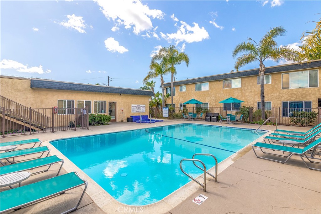 3535 Madison Avenue 205