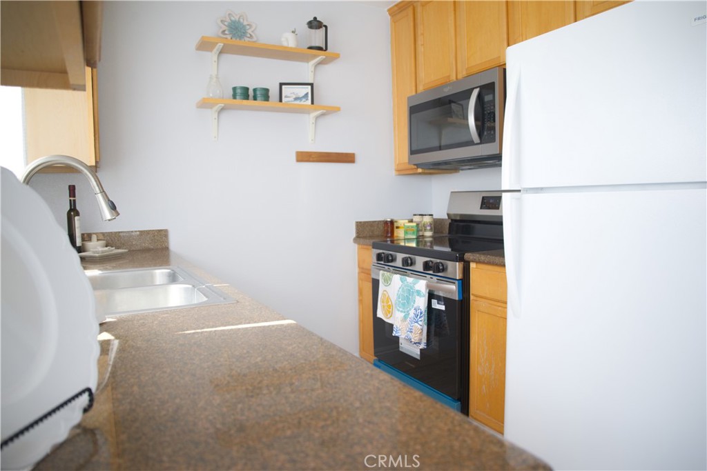 3535 Madison Avenue 205