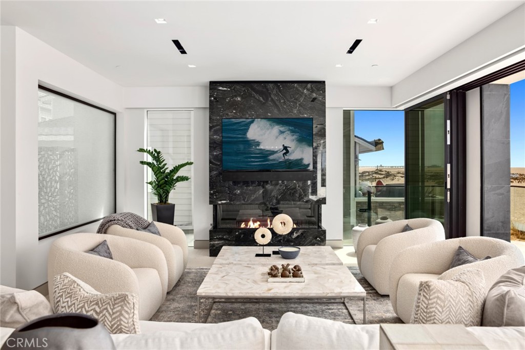 706 W Oceanfront