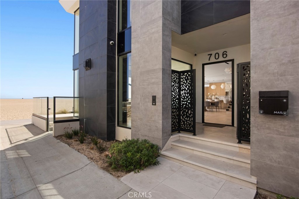 706 W Oceanfront