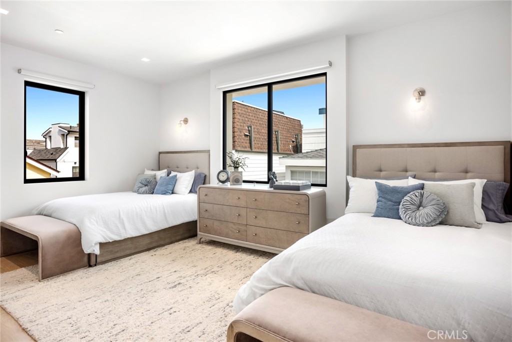 706 W Oceanfront
