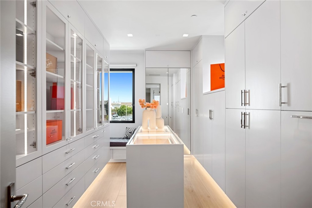 706 W Oceanfront