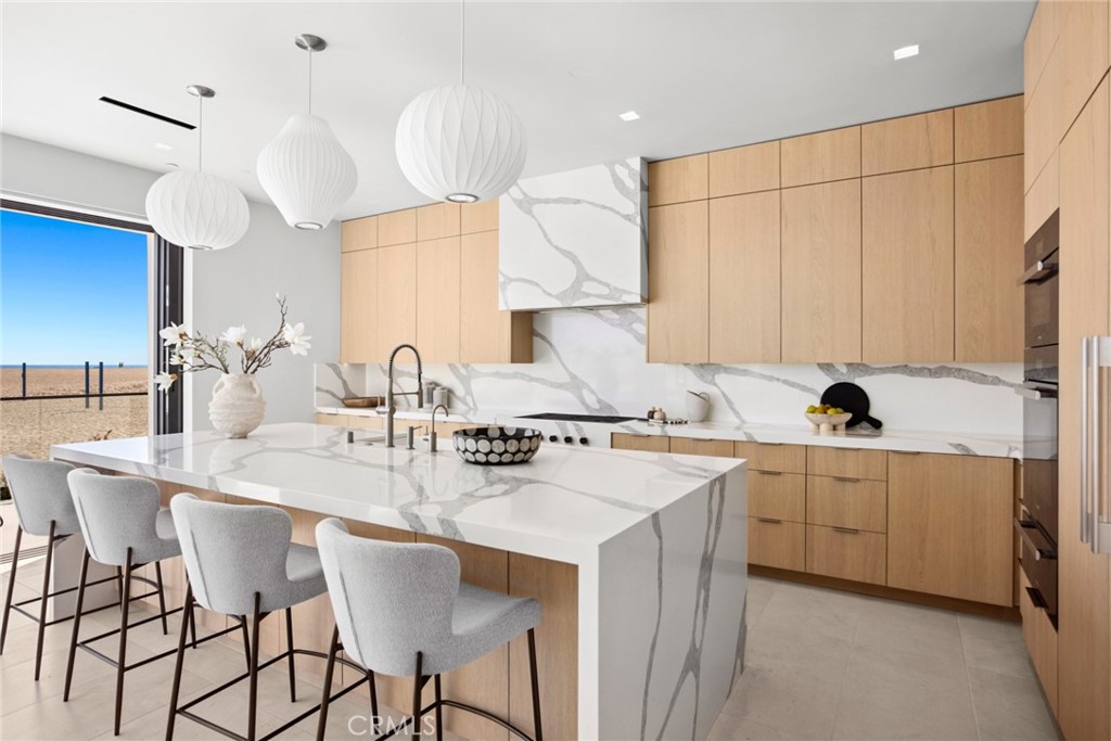 706 W Oceanfront