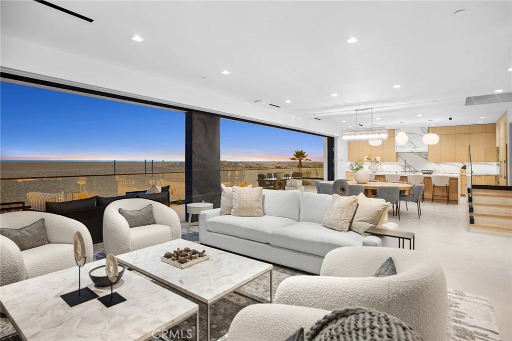 706 W Oceanfront