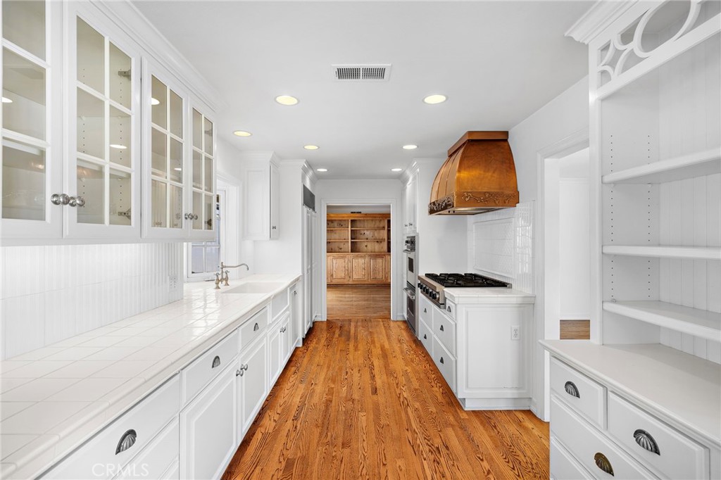 2612 Lighthouse Lane