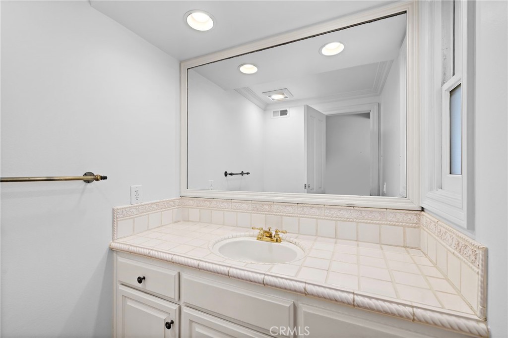 2612 Lighthouse Lane