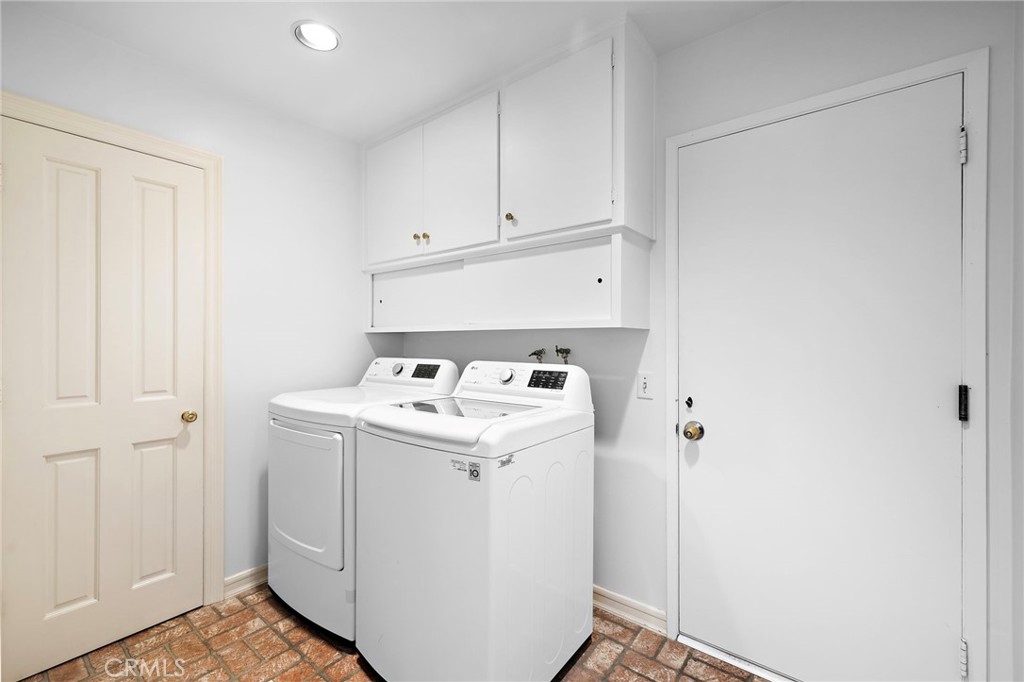 2612 Lighthouse Lane