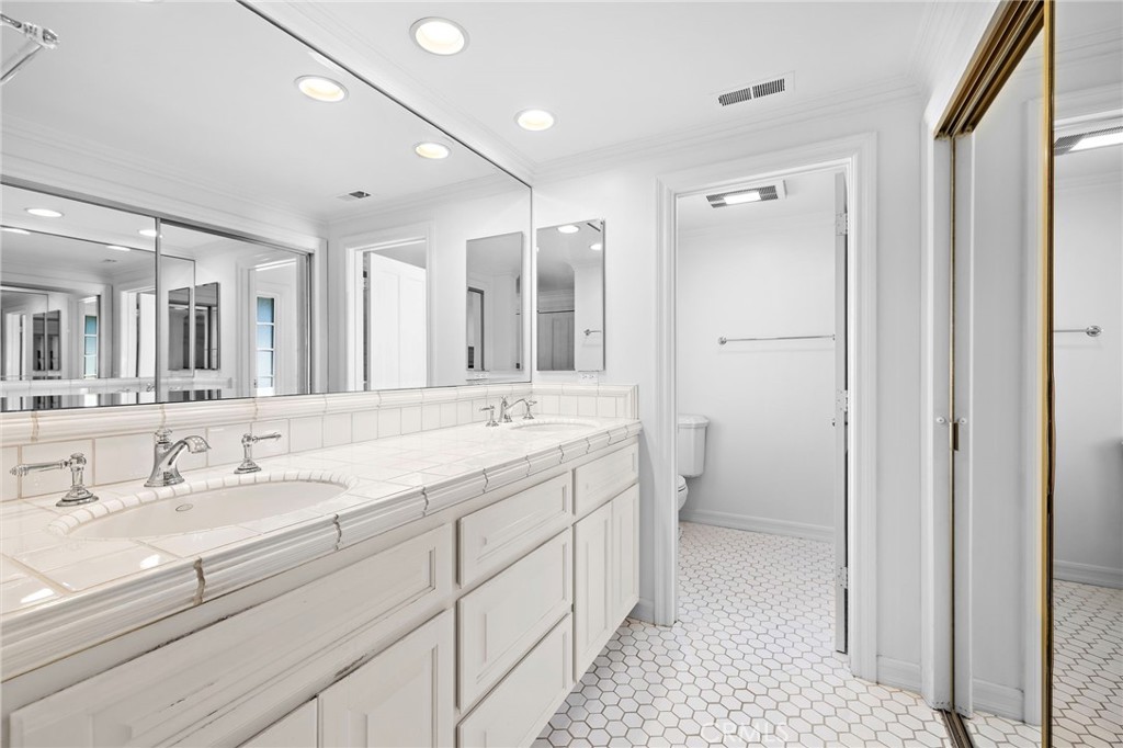 2612 Lighthouse Lane