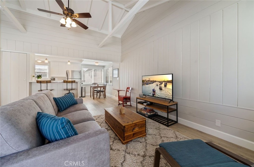 216 1/2 Agate Avenue