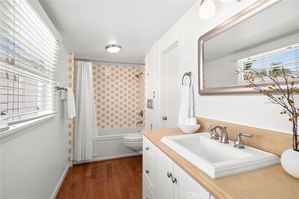 1537 E Ocean Boulevard