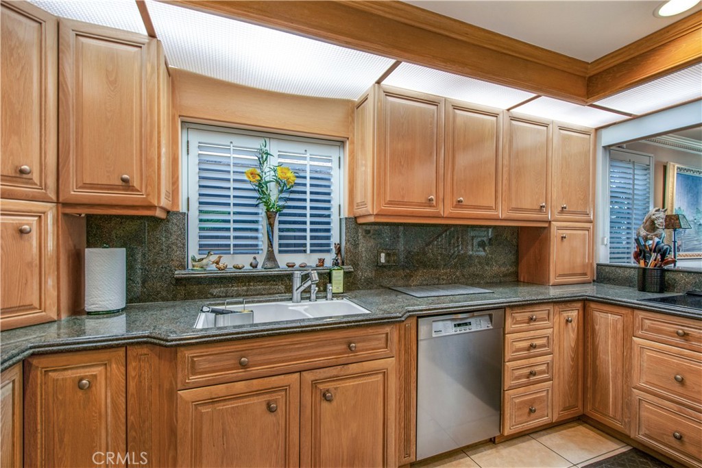 5585 E Corso Di Napoli