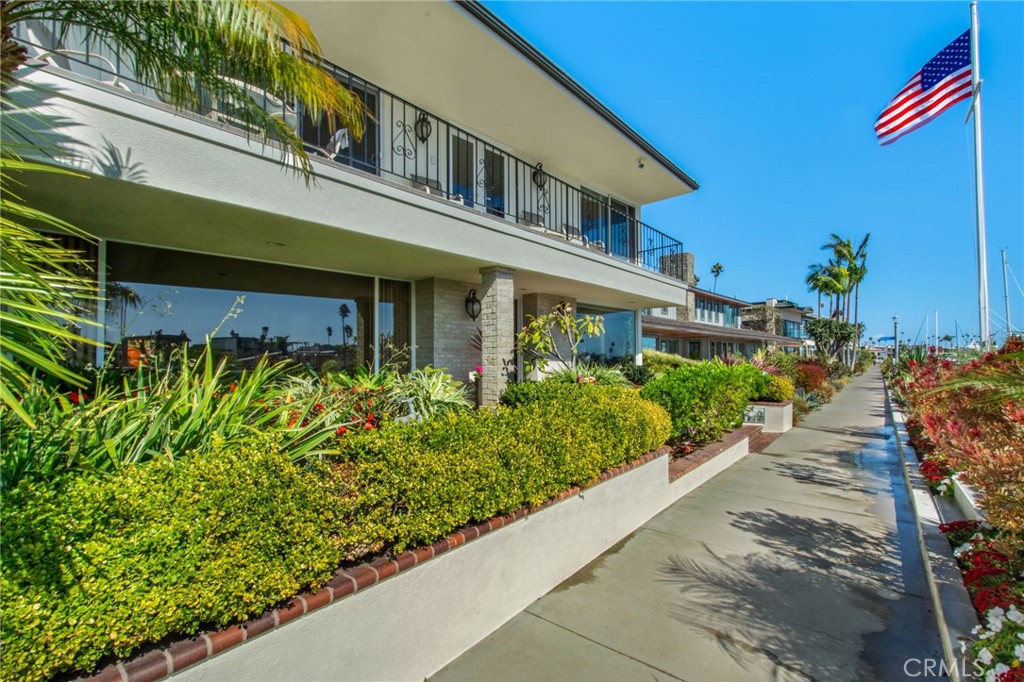 5585 E Corso Di Napoli