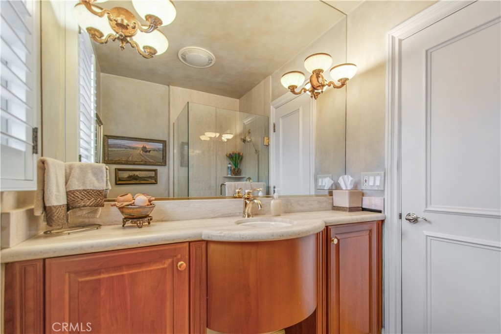 5585 E Corso Di Napoli