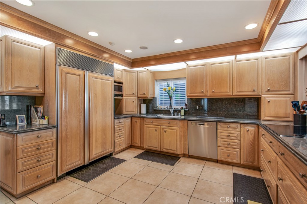 5585 E Corso Di Napoli