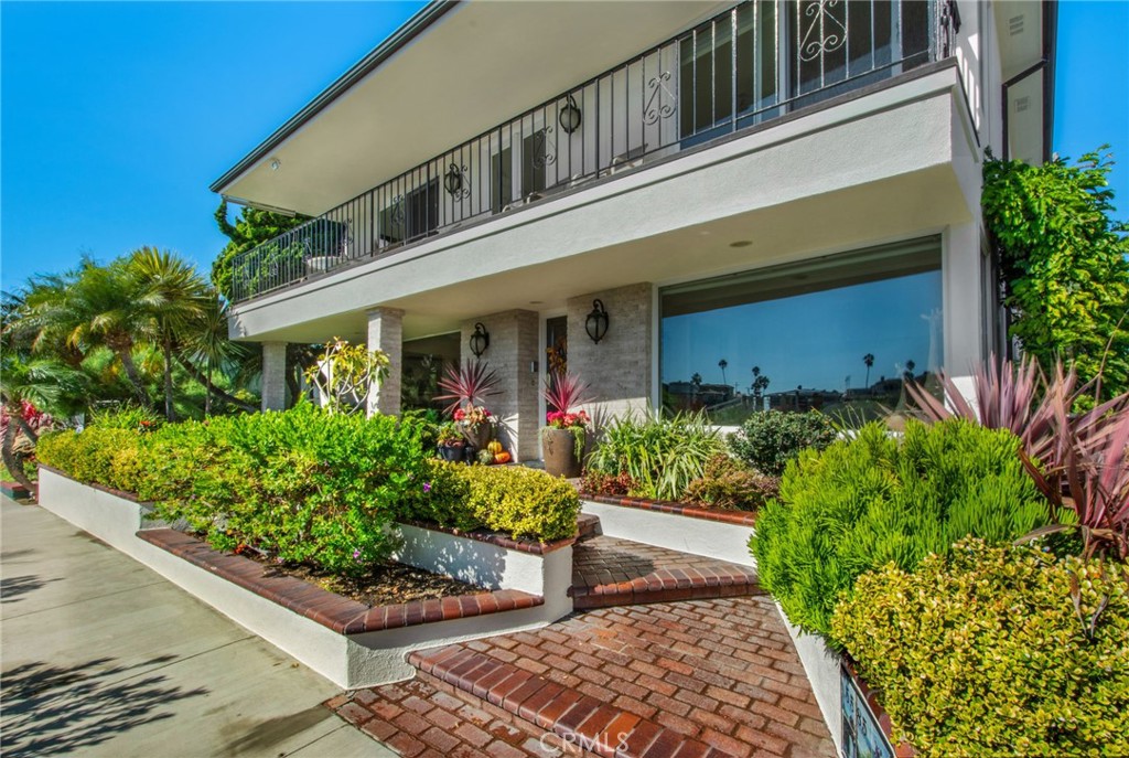 5585 E Corso Di Napoli