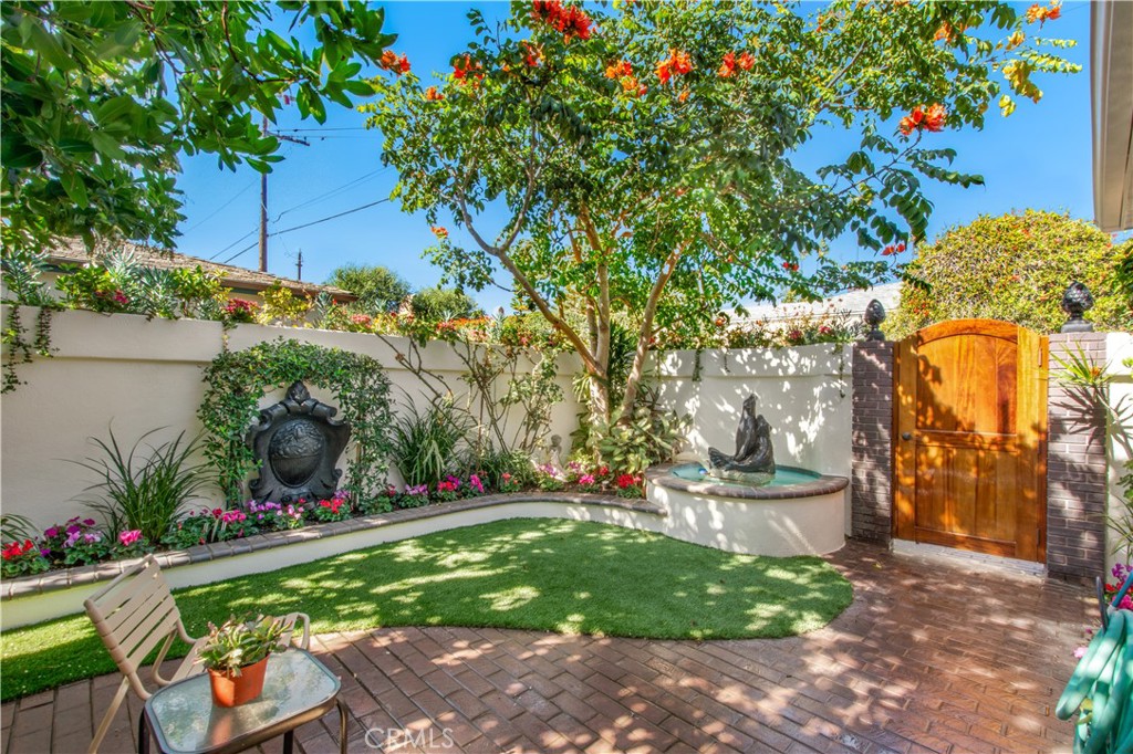 5585 E Corso Di Napoli