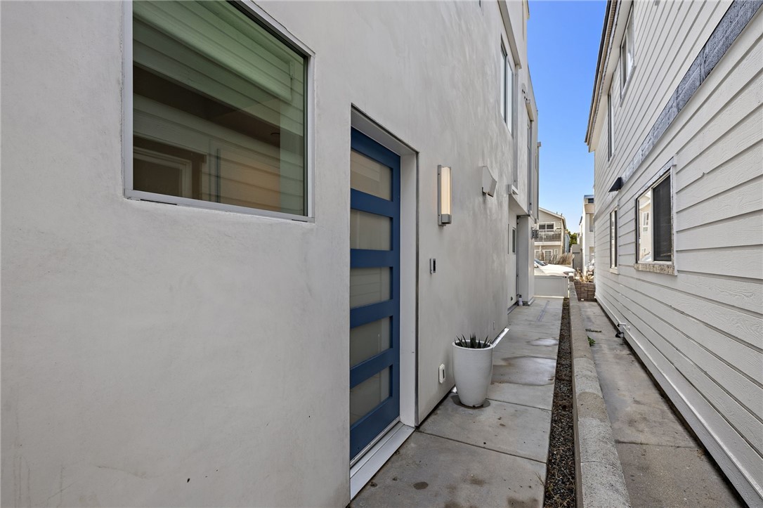 210 1/2 Orange Street