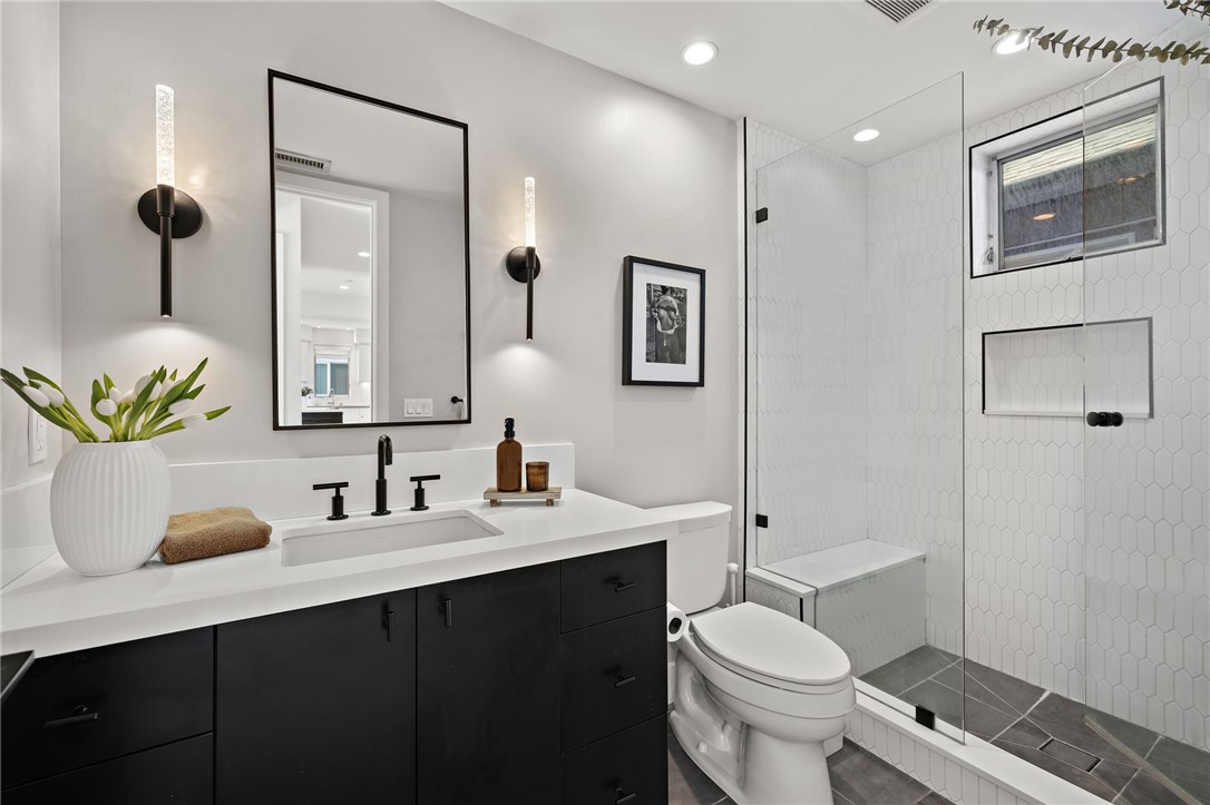 210 1/2 Orange Street