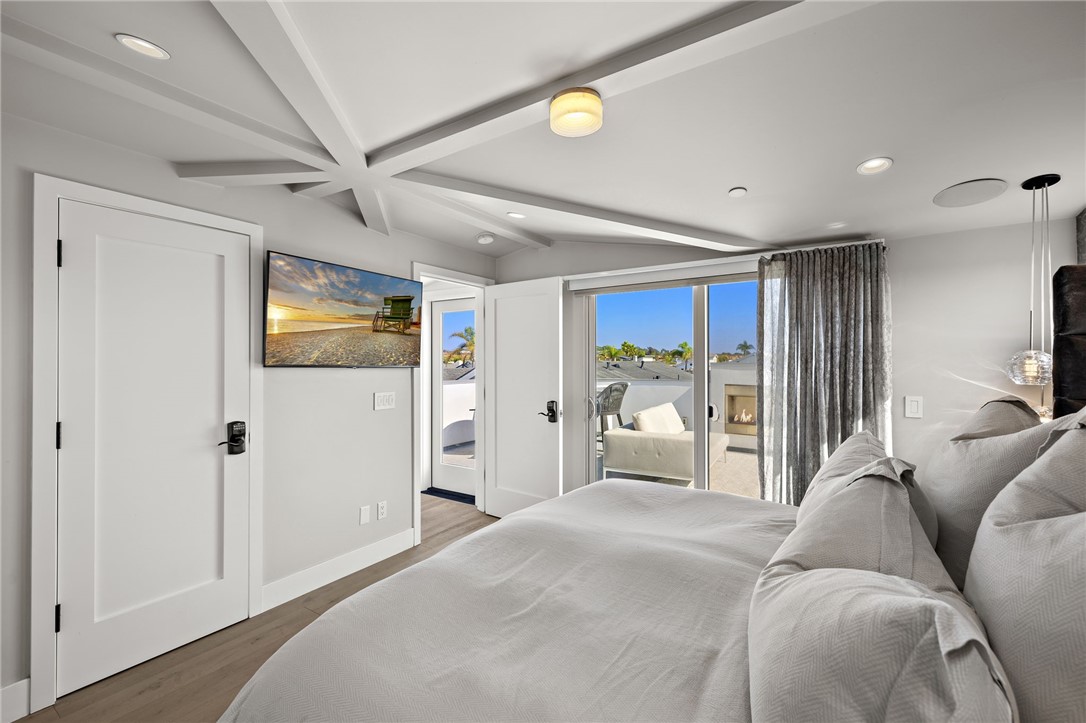 210 1/2 Orange Street