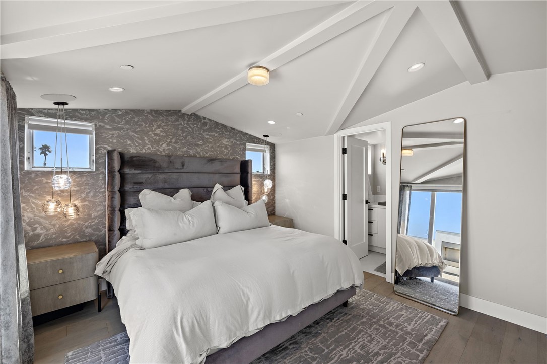 210 1/2 Orange Street