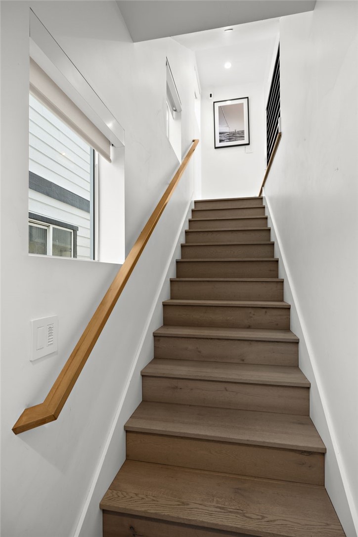 210 1/2 Orange Street