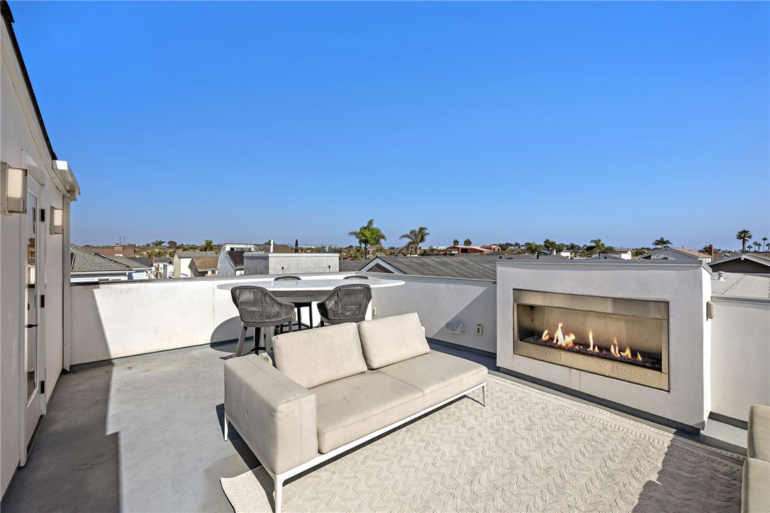 210 1/2 Orange Street