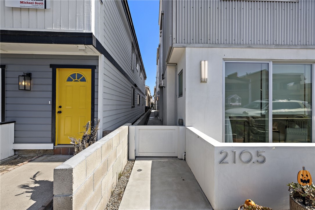 210 1/2 Orange Street