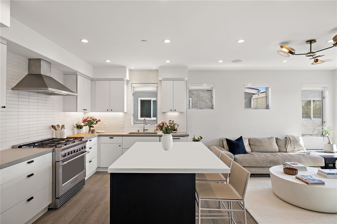 210 1/2 Orange Street