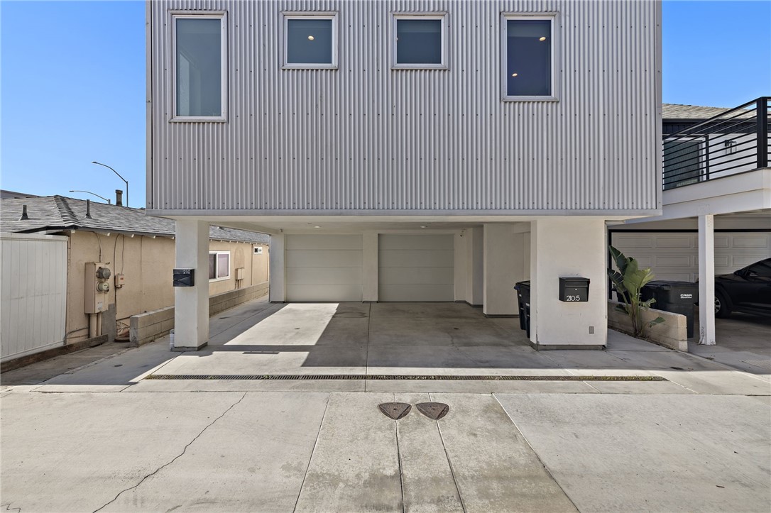 210 1/2 Orange Street