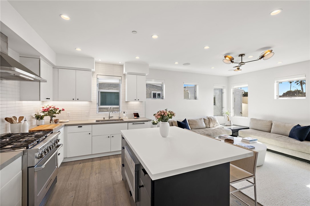 210 1/2 Orange Street