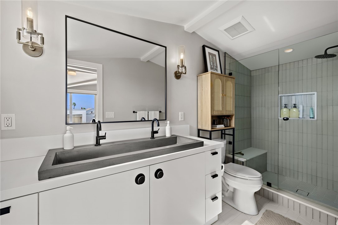 210 1/2 Orange Street