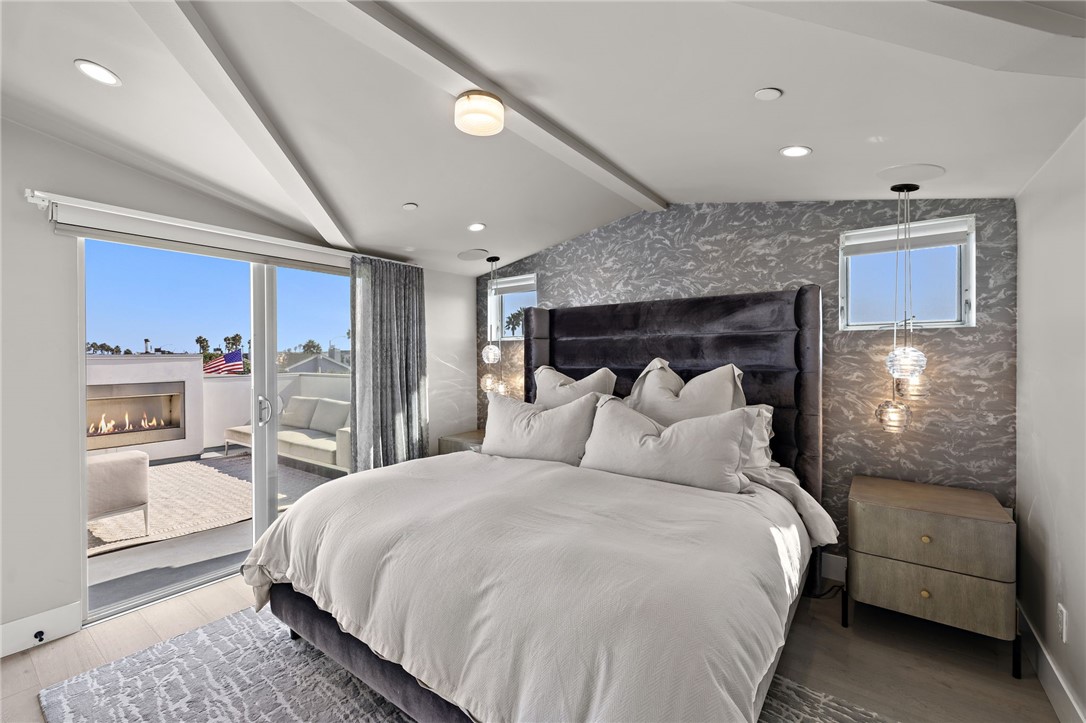 210 1/2 Orange Street