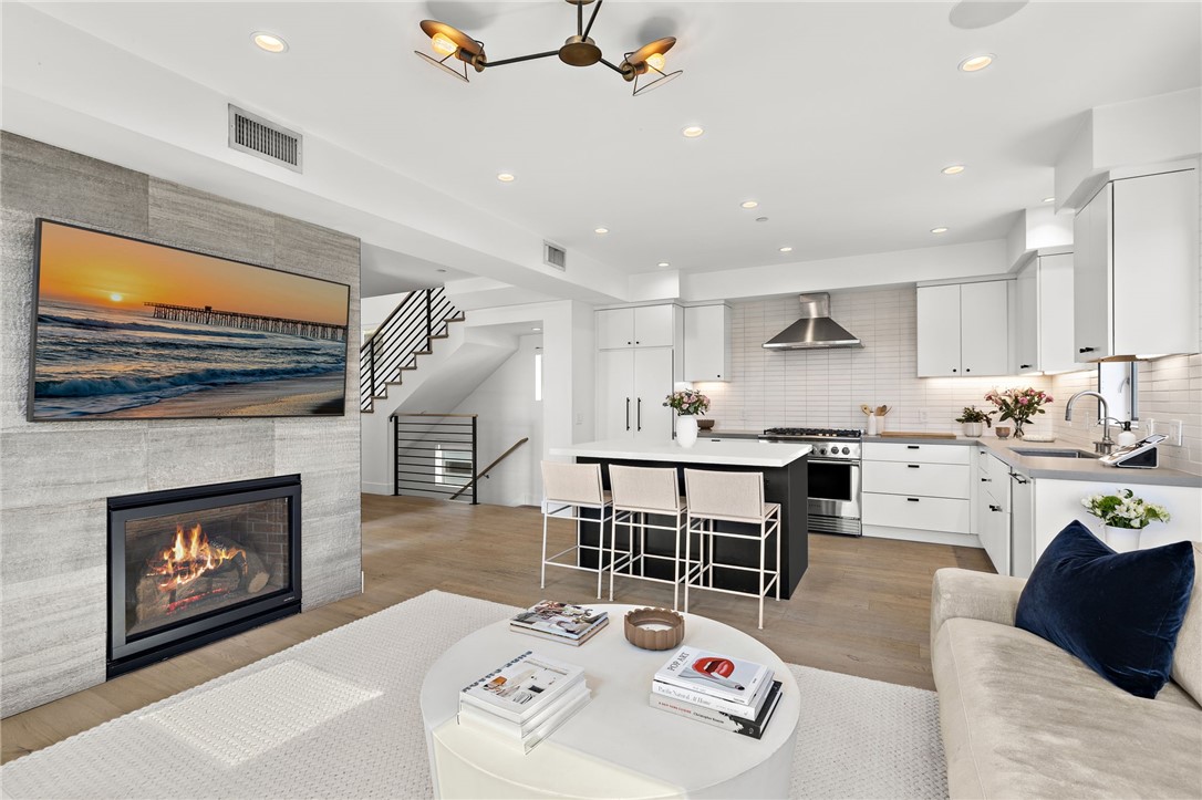 210 1/2 Orange Street